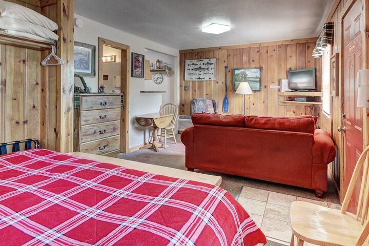 Eagle Fire Lodge & Cabins
