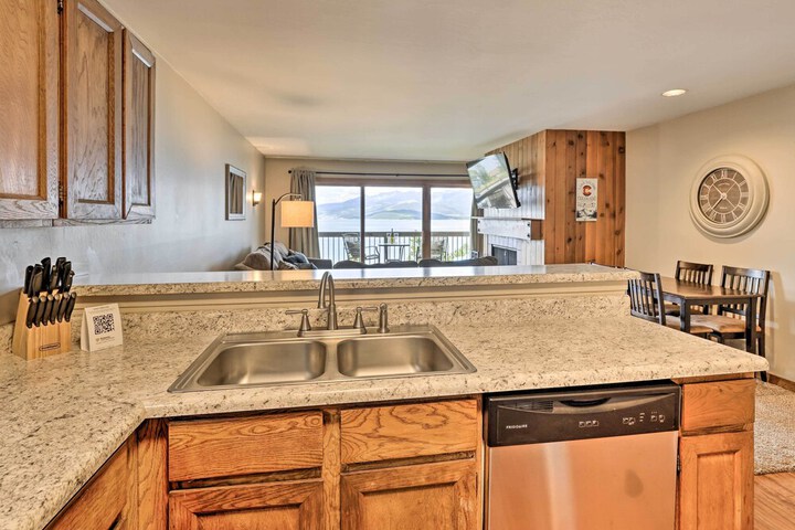 Lakefront Dillon Condo w / Pool Access: Near Skiing