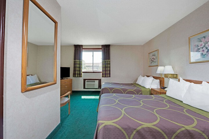 Super 8 by Wyndham Kenmore / Buffalo/Niagara Falls Area