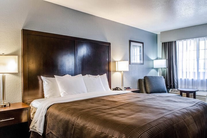 Clarion Hotel by Humboldt Bay