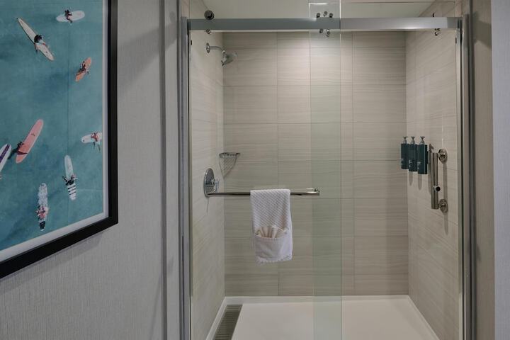 Hotel Zessa Orange County Airport a DoubleTree by Hilton