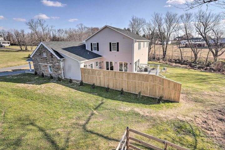 Morrisonville Manor w / Fire Pit & Hot Tub!