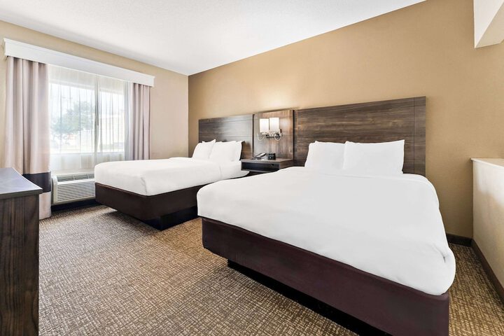 Comfort Suites near Robins Air Force Base
