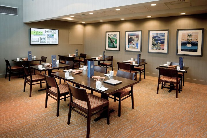 Dining 65 of 82