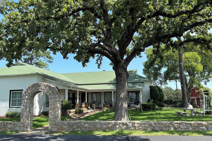 The Old Liberty Schoolhouse B & B