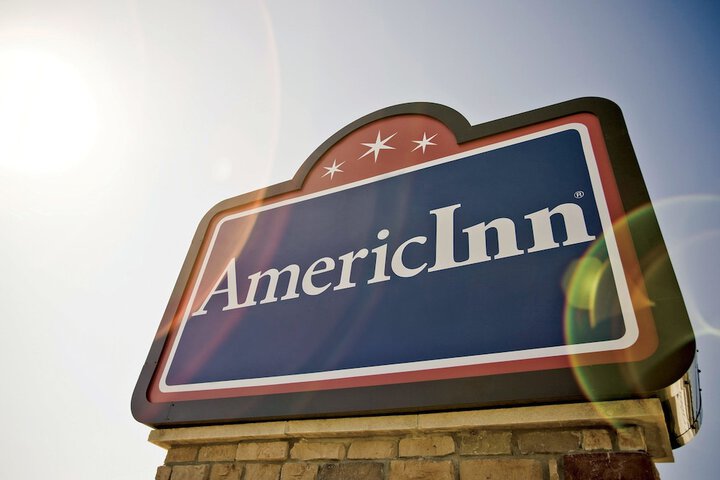 AmericInn by Wyndham Hartford WI