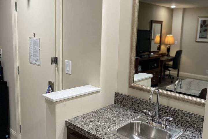 Room 16 of 37