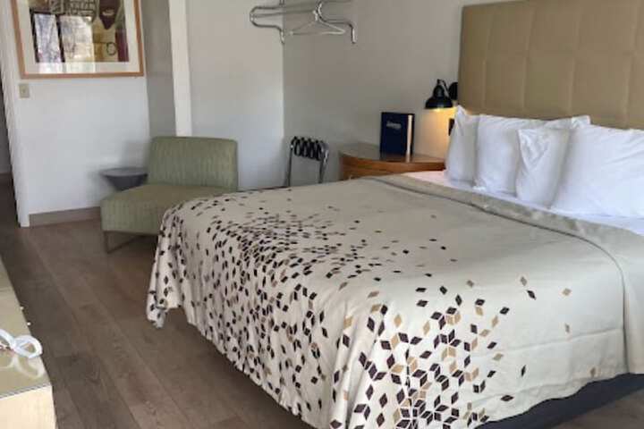 Room 8 of 31