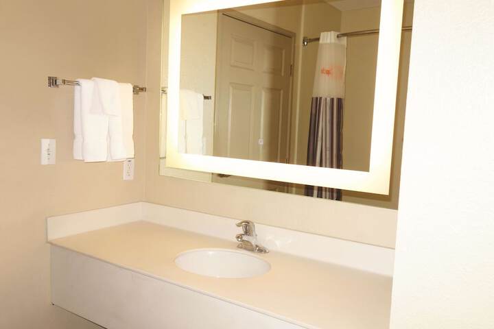 La Quinta Inn & Suites by Wyndham Corpus Christi Northwest