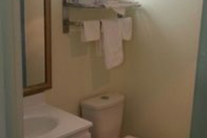 Riverwalk Inn & Suites