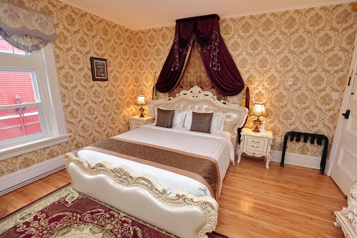 Room 141 of 252