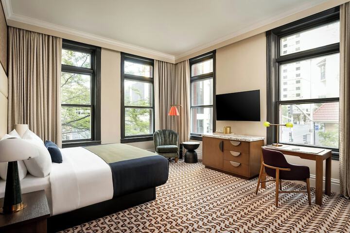 The Louie a Davenport Hotel, Autograph Collection