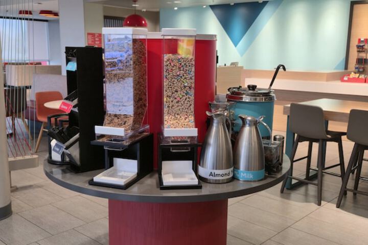 avid hotel Kalamazoo East by IHG