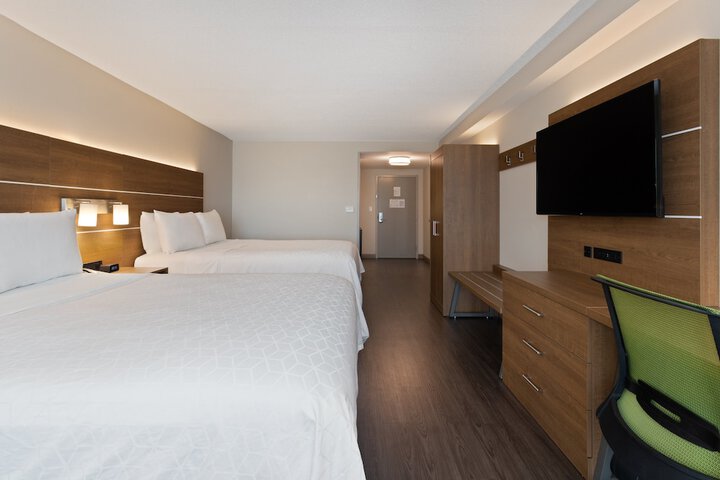 Room 11 of 33