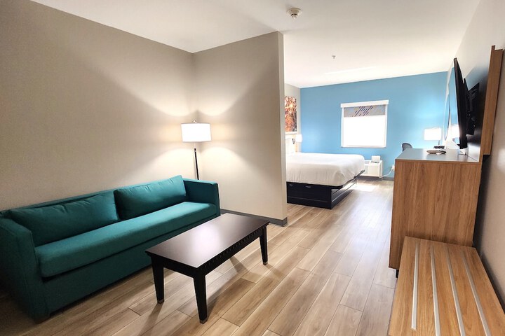 Room 9 of 20