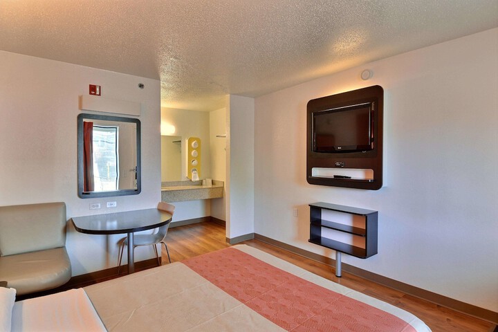 Room 13 of 30