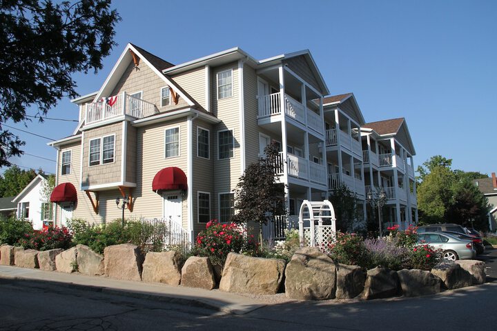 Hotel 5 of 77