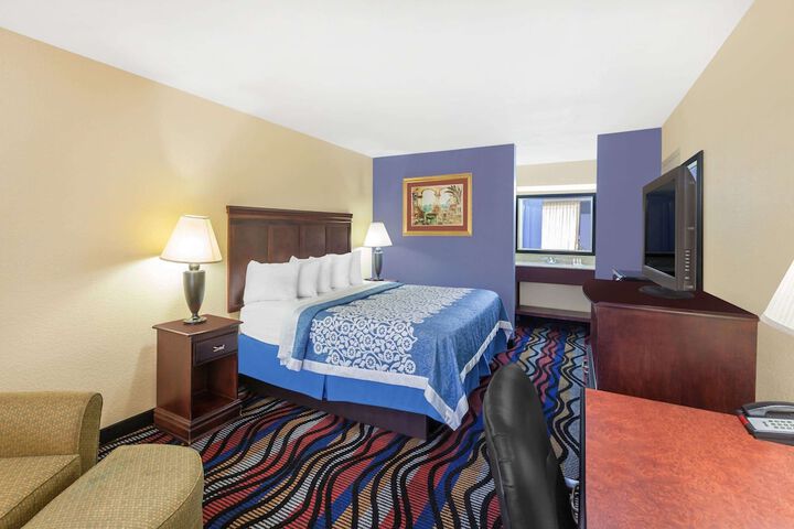 Room 8 of 16