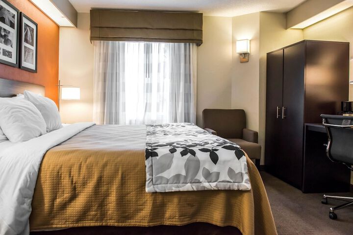 Room 10 of 16