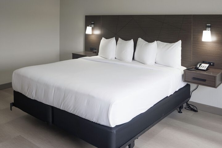 Room 11 of 25