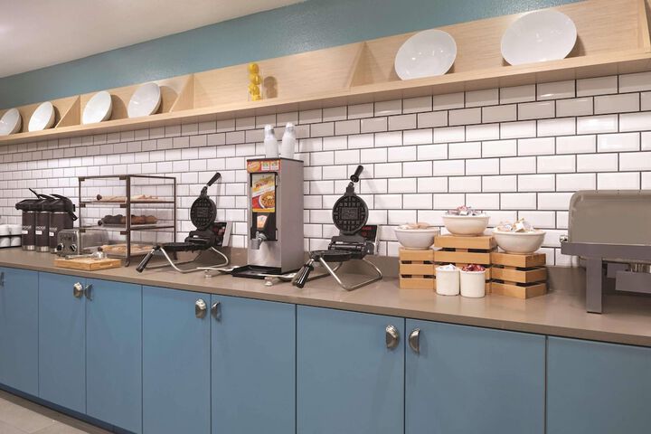 Country Inn & Suites by Radisson Waterloo, IA