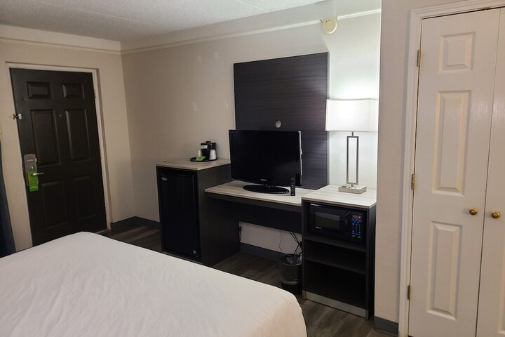 Room 28 of 38