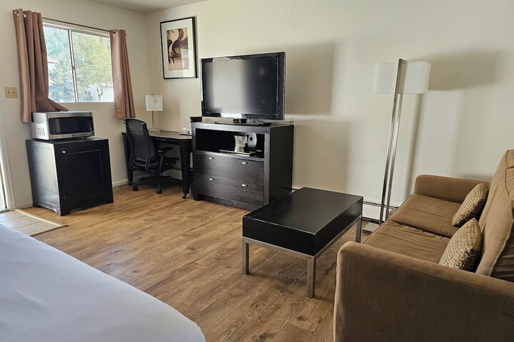 H & H Motor Lodge
