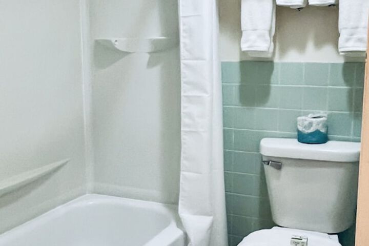 Americas Best Value Inn Wall