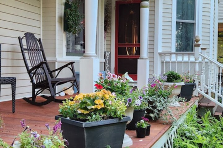Oaklawn Inn LLC