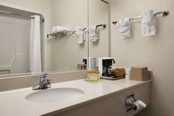 Room 7 of 14