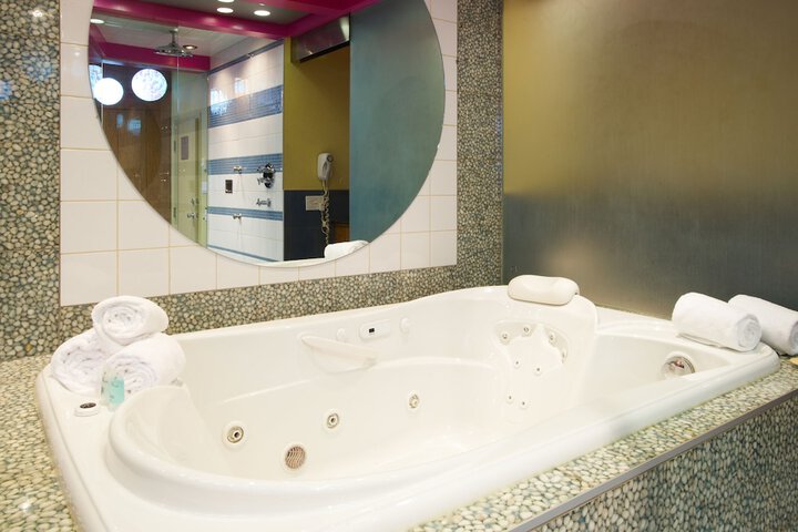 Hot Tub 77 of 78