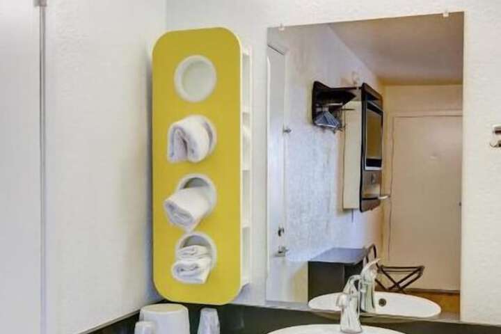 Room 15 of 46