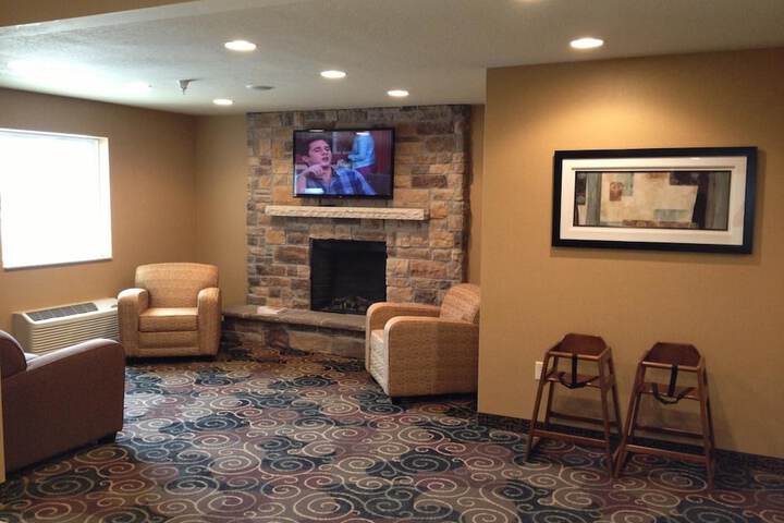 Cobblestone Hotel & Suites - Newton