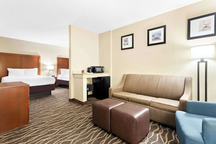 Comfort Suites Tampa Airport North