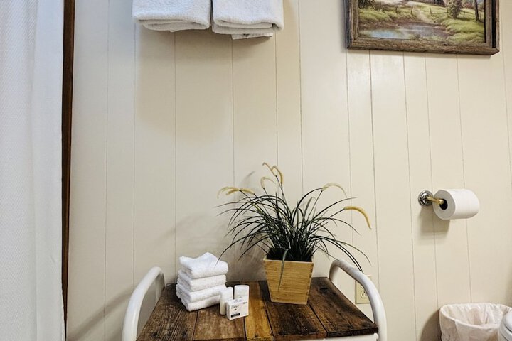 The Iris Garden Downtown Cottages and Suites