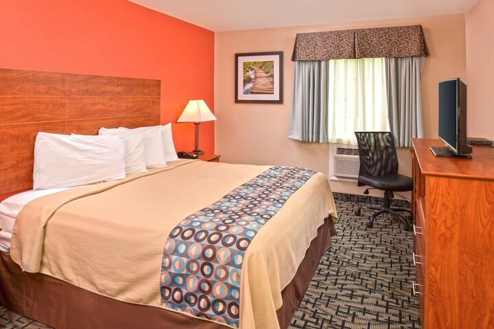 Room 4 of 7