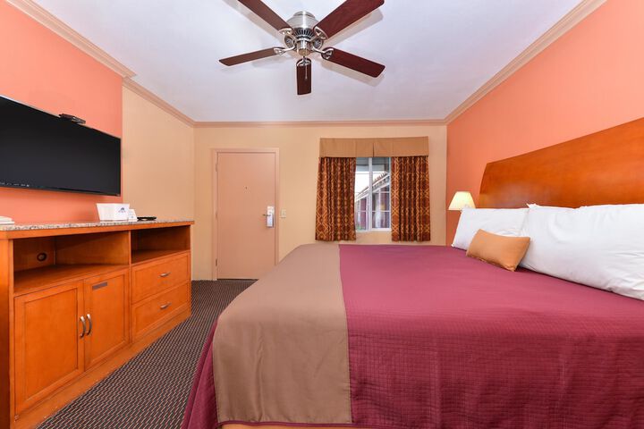 Room 16 of 19