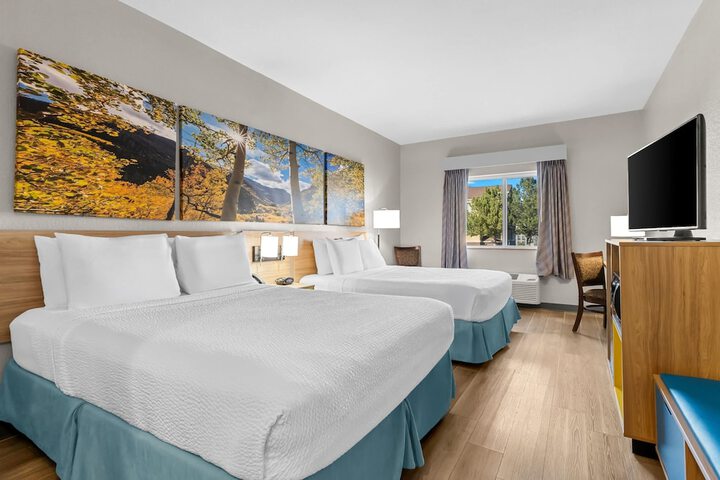 Days Inn & Suites by Wyndham Castle Rock
