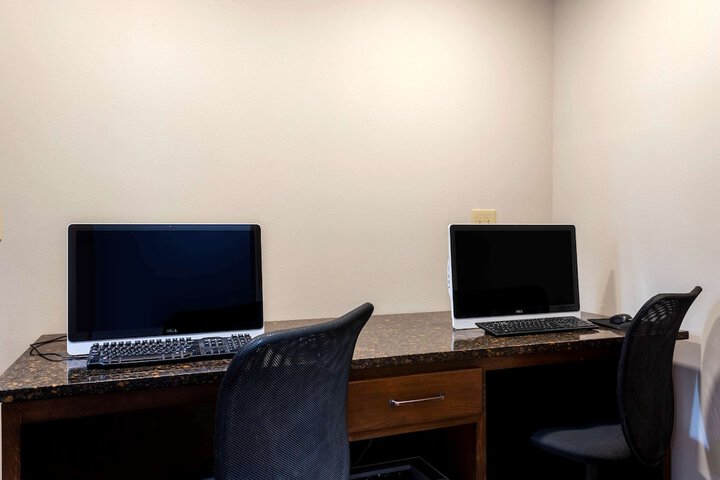 Business Center 39 of 39