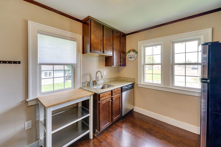 Pet-friendly Home w / Yard Near Downtown Royal Oak