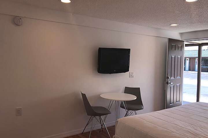 Room 13 of 32