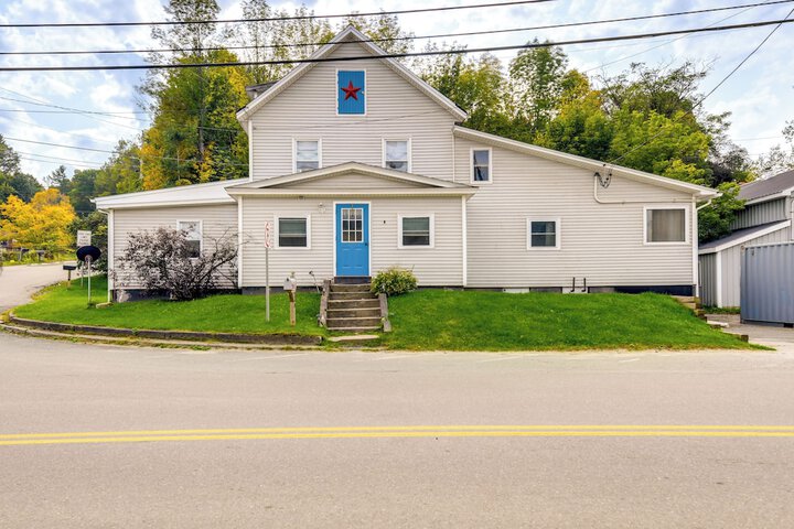 Steps to Crystal Lake: Spacious Retreat w / Views
