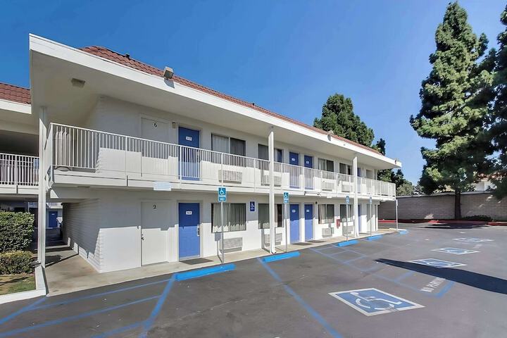Hotel 6 of 37