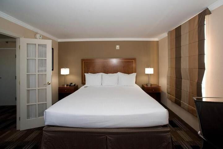 Room 12 of 28