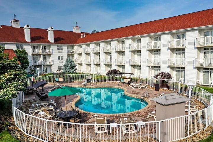 Hotel 8 of 102
