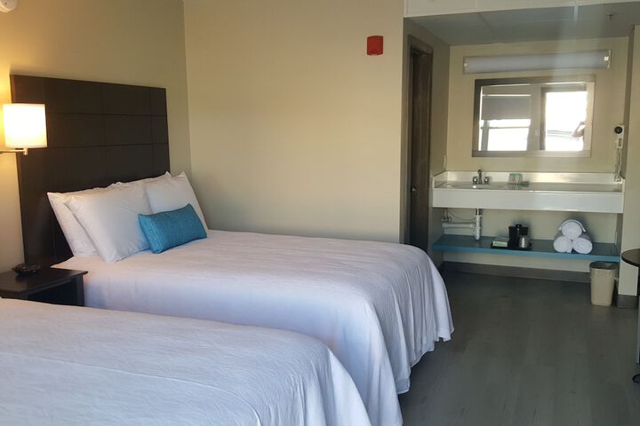 Room 10 of 13