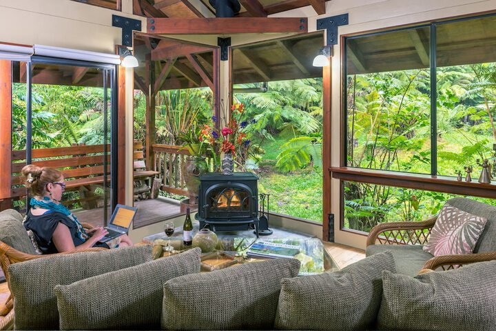 Volcano Village Lodge