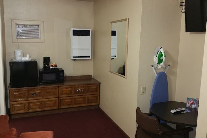 Room 15 of 36