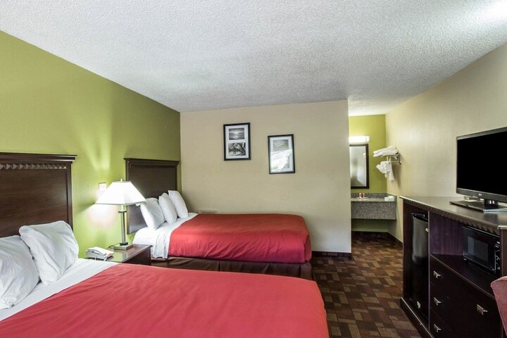 Room 8 of 24