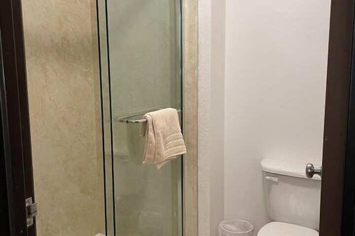 Room 11 of 16